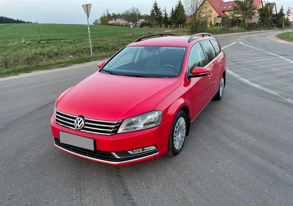 Volkswagen Passat cena 25900 przebieg: 242000, rok produkcji 2012 z Nidzica małe 379